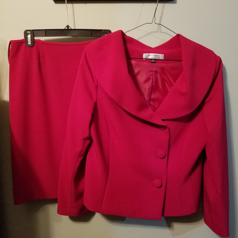 Tahari skirt suit